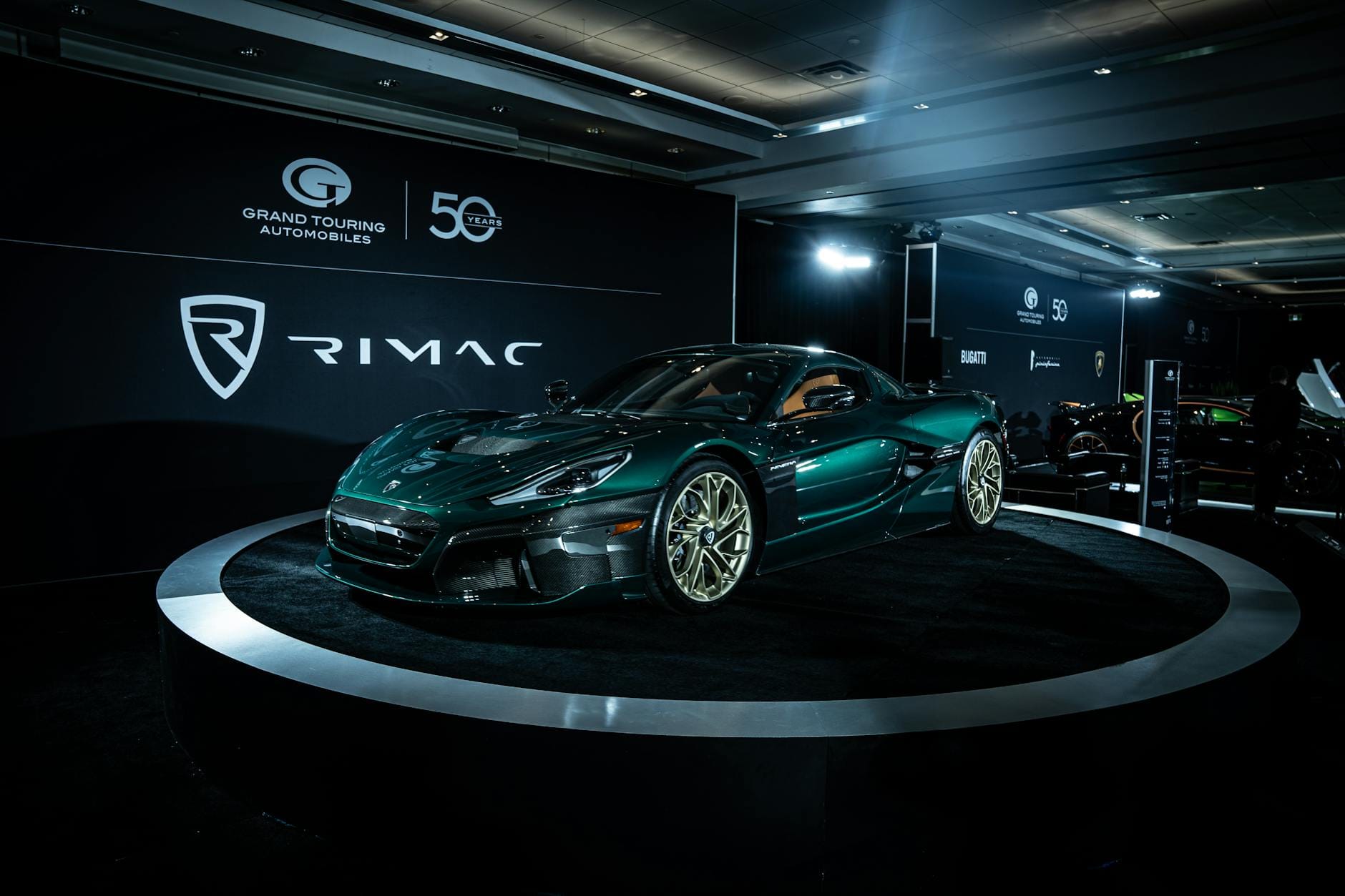 Elektryczny supersamochód Rimac prezentowany na targach motoryzacyjnych